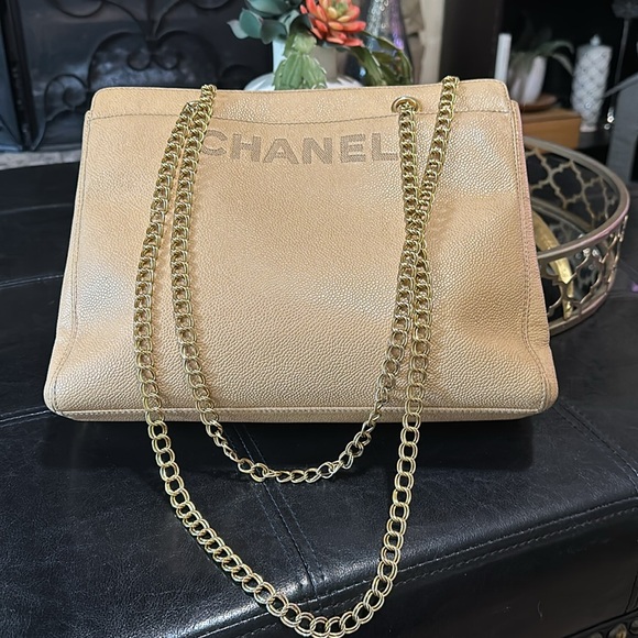 CHANEL Gold Shoulder Bag - Picture 2 of 14